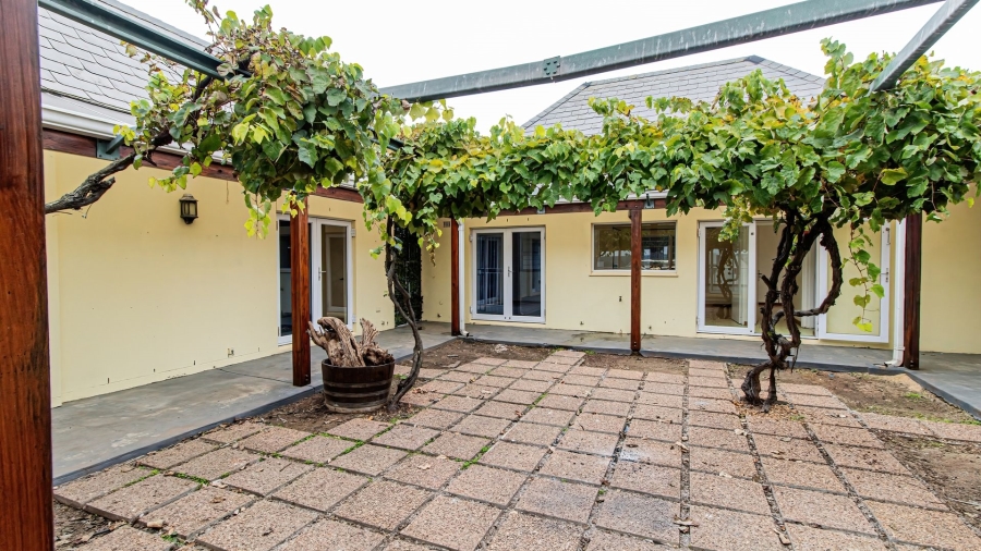 5 Bedroom Property for Sale in Myburgh Park Western Cape